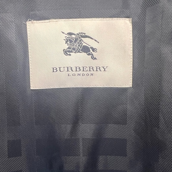 Burberry London Black Raincoat with Removable Lining - Picture 3 of 6
